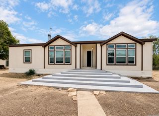 366 Ranch Rd, Somerset, TX 78069
