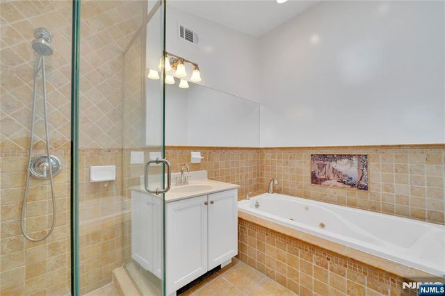 236 COLUMBUS Avenue A, Palisades Park, NJ 07650