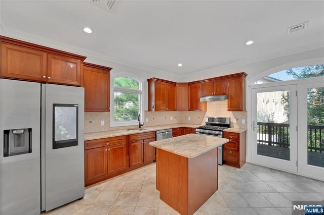 236 COLUMBUS Avenue A, Palisades Park, NJ 07650