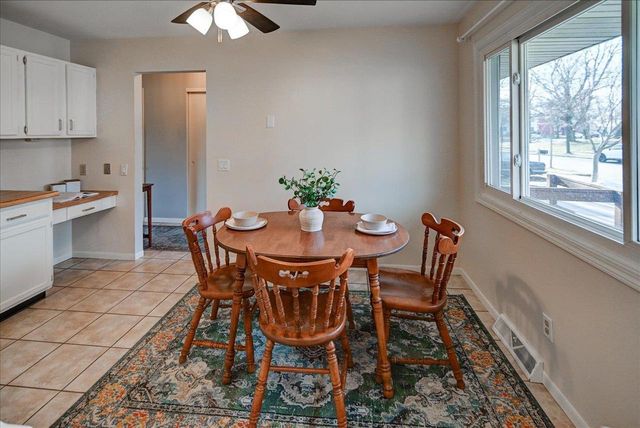 7 La Crescenta Circle, Madison, WI 53716