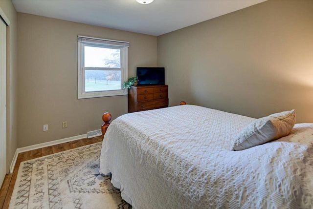 7 La Crescenta Circle, Madison, WI 53716