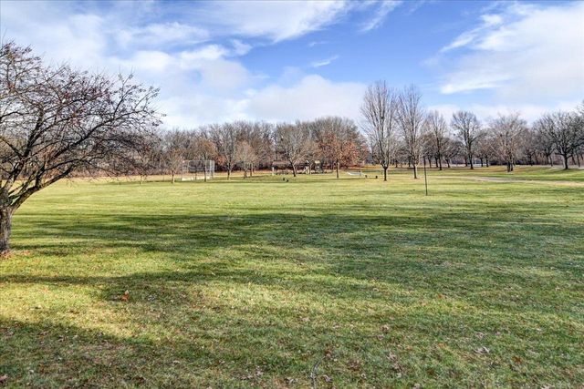 7 La Crescenta Circle, Madison, WI 53716