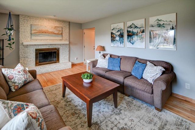 7 La Crescenta Circle, Madison, WI 53716