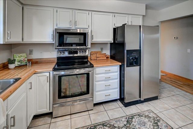 7 La Crescenta Circle, Madison, WI 53716