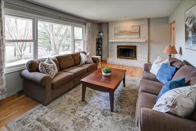 7 La Crescenta Circle, Madison, WI 53716