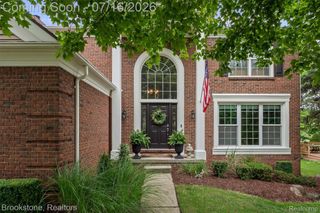 1694 Foresthill Drive, Rochester Hills, MI 48306