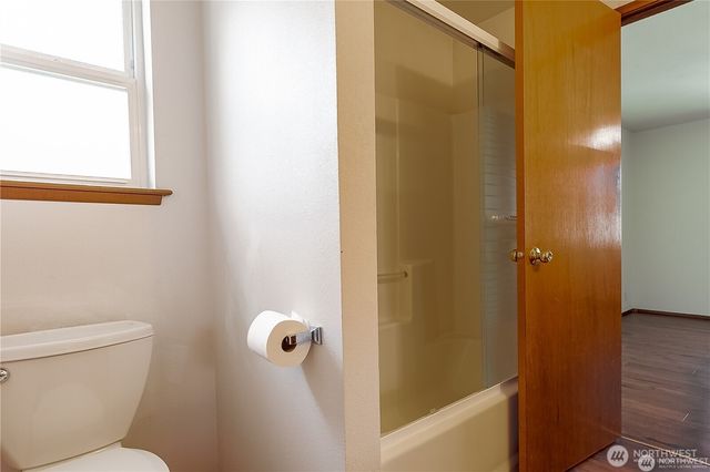 512 N 104th Street, Seattle, WA 98133