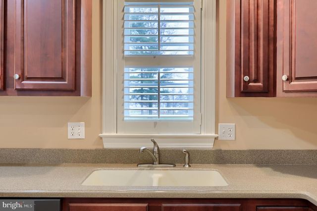 120 BANEBERRY LN, Lititz, PA 17543