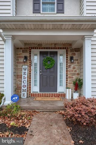 120 BANEBERRY LN, Lititz, PA 17543
