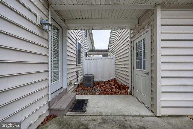 120 BANEBERRY LN, Lititz, PA 17543