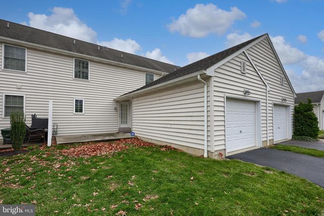 120 BANEBERRY LN, Lititz, PA 17543