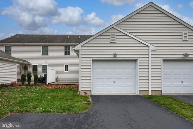 120 BANEBERRY LN, Lititz, PA 17543