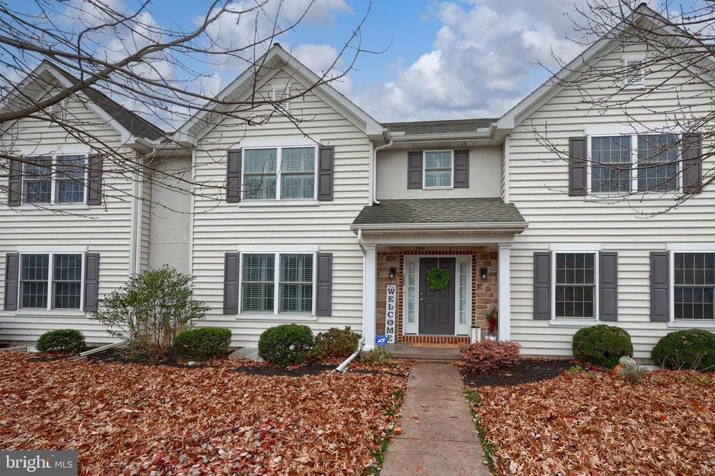 120 BANEBERRY LN, Lititz, PA 17543