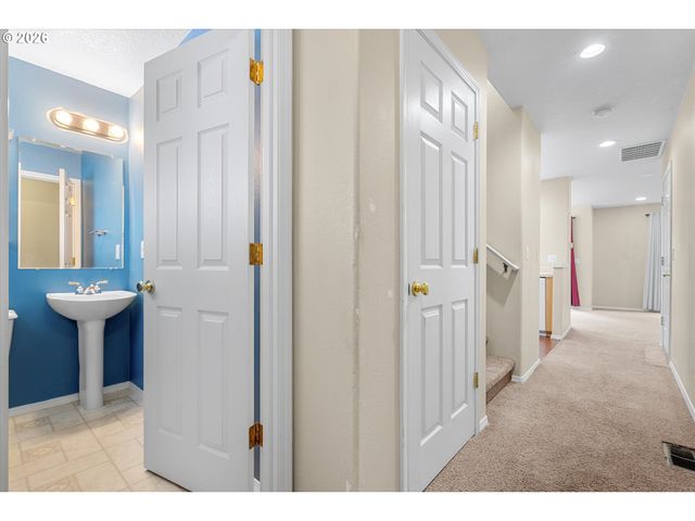 6443 Nw CONNERY Ter, Portland, OR 97229