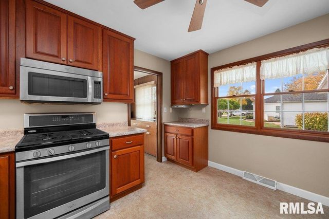 815 OAKLAWN Avenue, East Moline, IL 61244