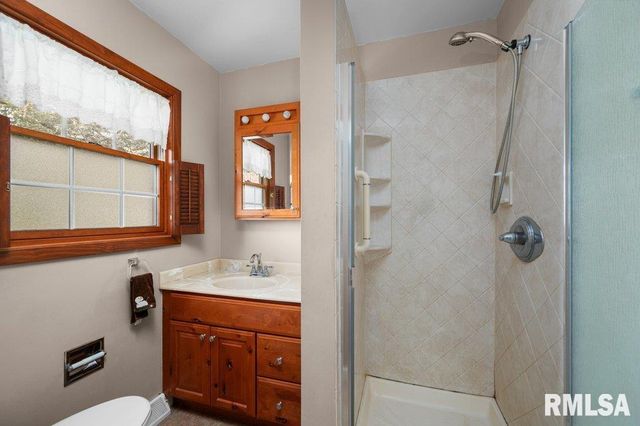 815 OAKLAWN Avenue, East Moline, IL 61244