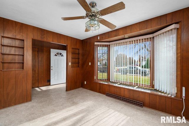 815 OAKLAWN Avenue, East Moline, IL 61244