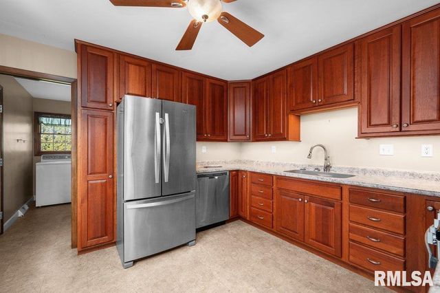 815 OAKLAWN Avenue, East Moline, IL 61244