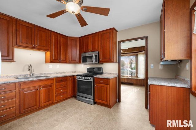 815 OAKLAWN Avenue, East Moline, IL 61244