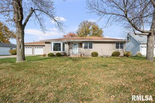 815 OAKLAWN Avenue, East Moline, IL 61244
