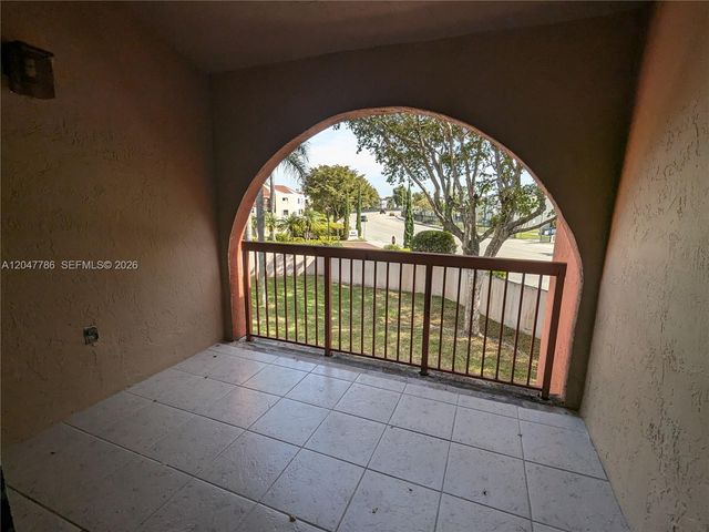 10237 NW 9th Street Cir 202-4, Miami, FL 33172