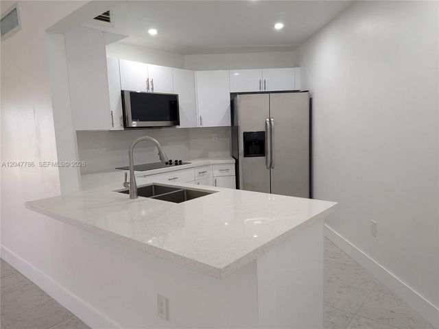 10237 NW 9th Street Cir 202-4, Miami, FL 33172