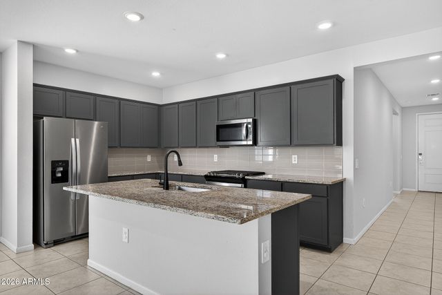 17768 W RAYMOND Street, Goodyear, AZ 85338