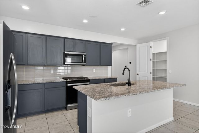 17768 W RAYMOND Street, Goodyear, AZ 85338