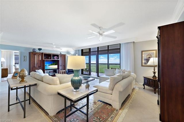 6075 Pelican Bay BLVD 1101, Naples, FL 34108
