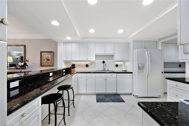 6075 Pelican Bay BLVD 1101, Naples, FL 34108