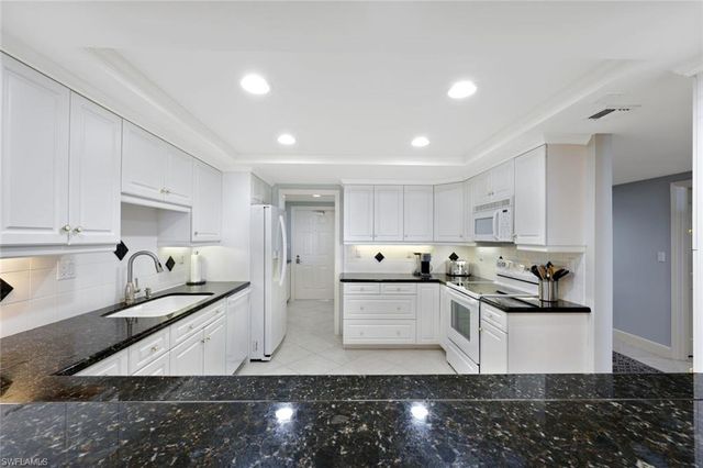 6075 Pelican Bay BLVD 1101, Naples, FL 34108