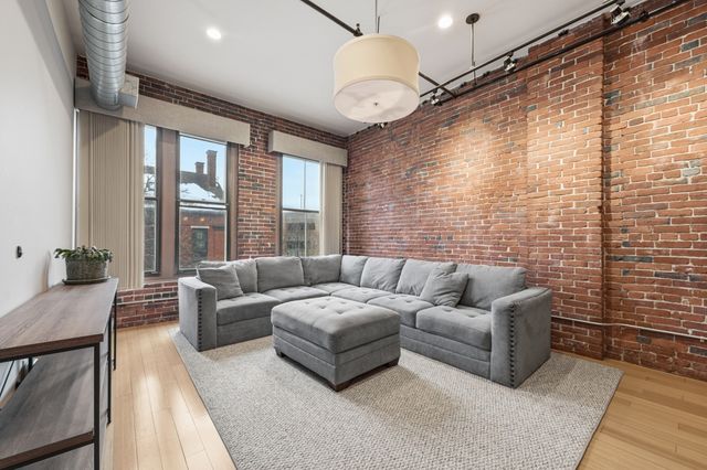 61 Market St 3A, Lowell, MA 01852