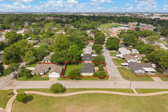 5328 Caroldean Street, Haltom City, TX 76117