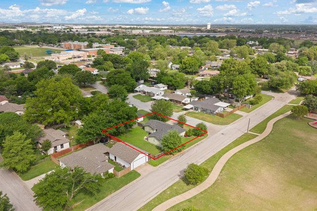 5328 Caroldean Street, Haltom City, TX 76117