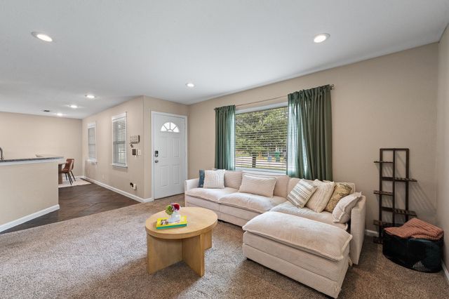 5328 Caroldean Street, Haltom City, TX 76117