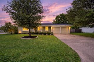 5328 Caroldean Street, Haltom City, TX 76117