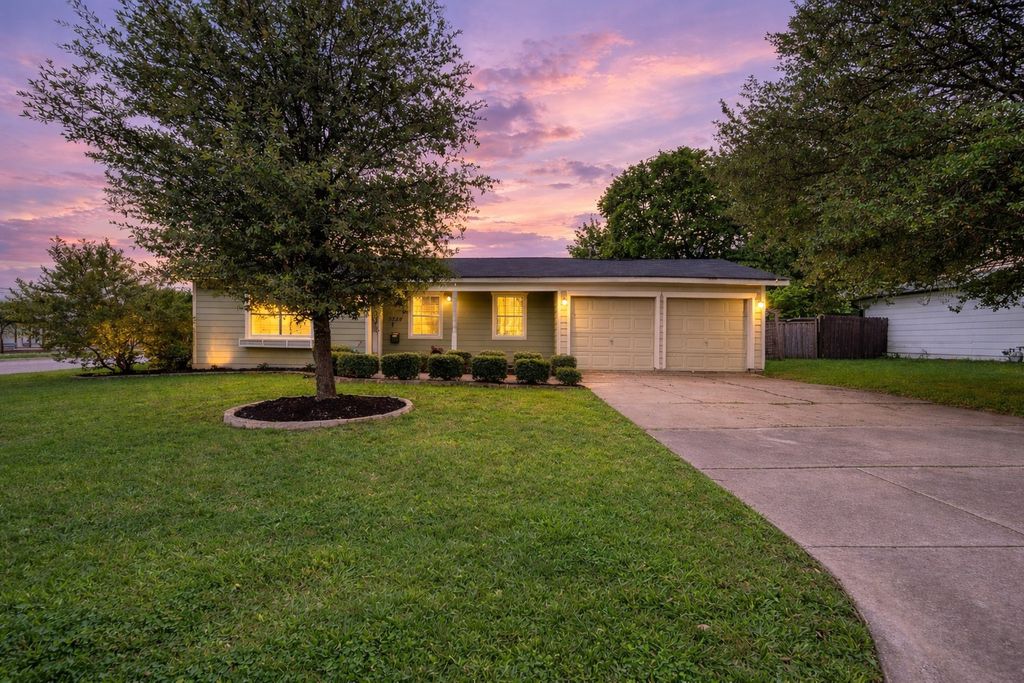 5328 Caroldean Street, Haltom City, TX 76117