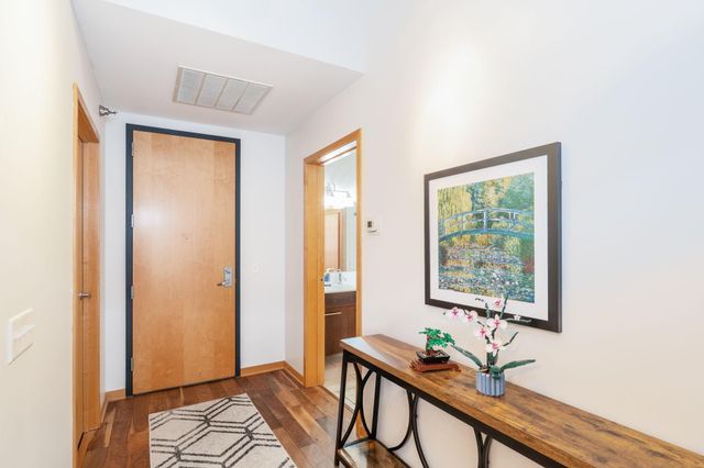 1211 Lagoon Avenue 305, Minneapolis, MN 55408