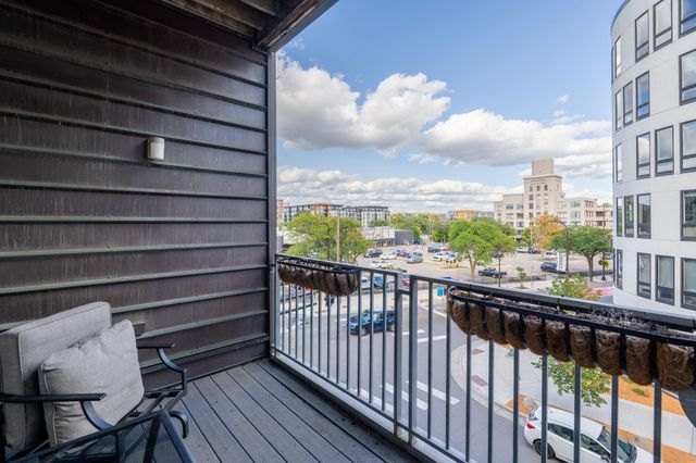 1211 Lagoon Avenue 305, Minneapolis, MN 55408
