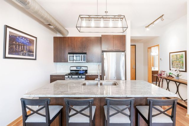 1211 Lagoon Avenue 305, Minneapolis, MN 55408