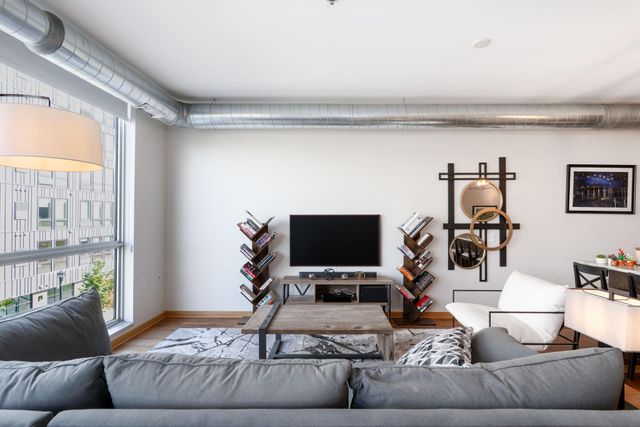 1211 Lagoon Avenue 305, Minneapolis, MN 55408