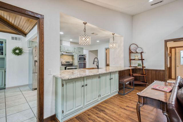 328 Shadowwood Trail, Ovilla, TX 75154