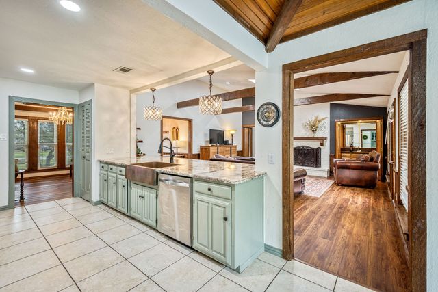 328 Shadowwood Trail, Ovilla, TX 75154