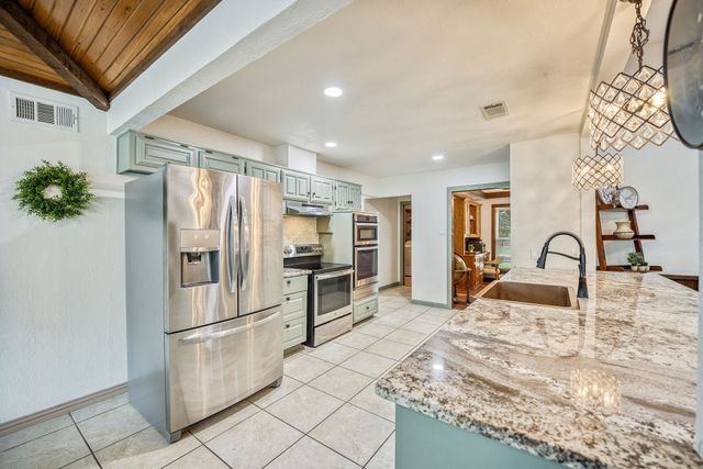 328 Shadowwood Trail, Ovilla, TX 75154