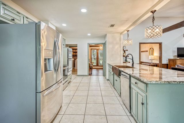 328 Shadowwood Trail, Ovilla, TX 75154