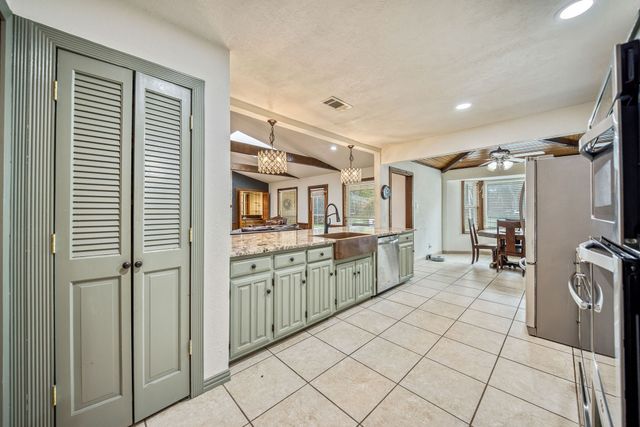 328 Shadowwood Trail, Ovilla, TX 75154