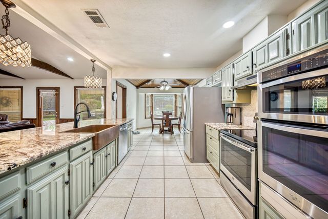 328 Shadowwood Trail, Ovilla, TX 75154