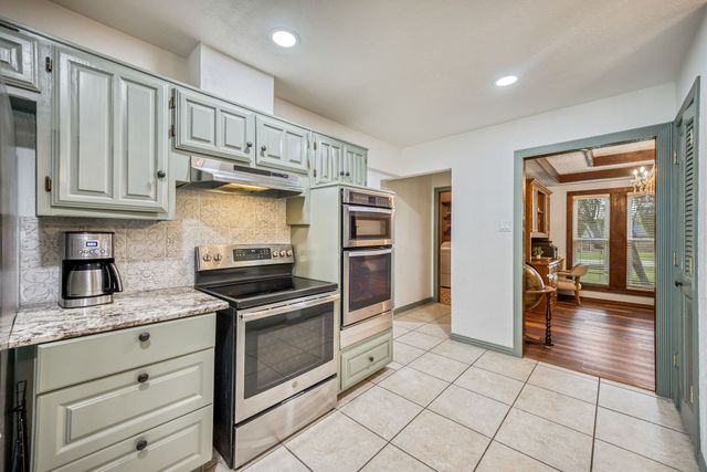 328 Shadowwood Trail, Ovilla, TX 75154