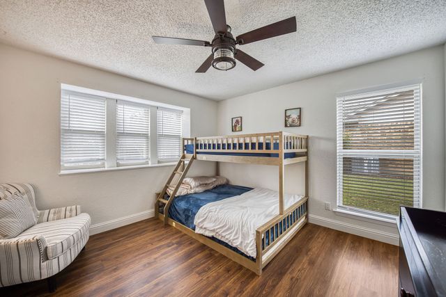 328 Shadowwood Trail, Ovilla, TX 75154