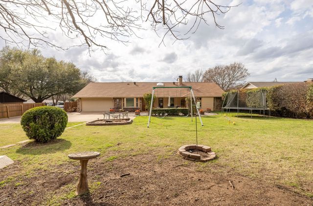 328 Shadowwood Trail, Ovilla, TX 75154